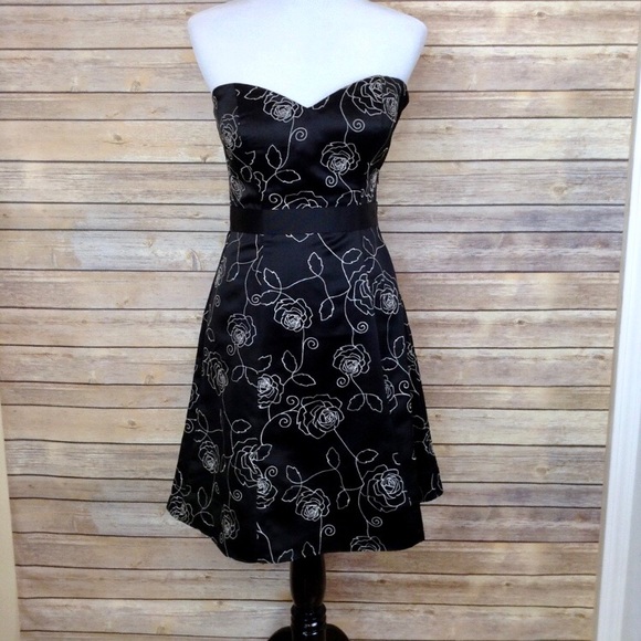 White House Black Market Dresses & Skirts - WHBM black strapless dress with white embroidery